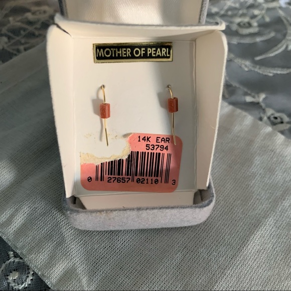 ✨ SOLD - Stunning Mother of Pearl 14k Drop Earrings (NWT) - Picture 9 of 9
